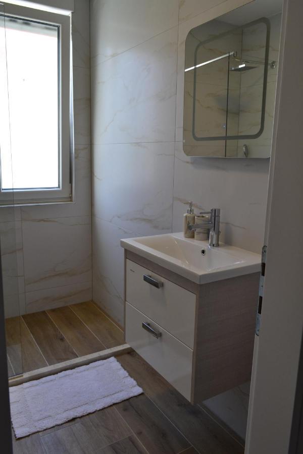 Villa Apartment Joel Trogir Eksteriør billede