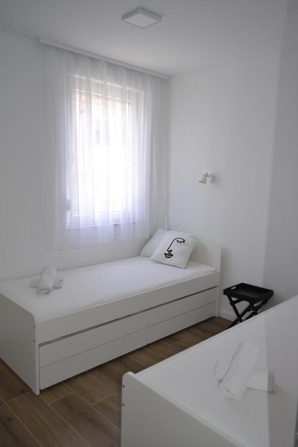 Villa Apartment Joel Trogir Eksteriør billede